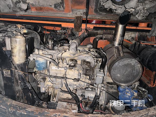 液压泵舱室正面整体(整机外观) 液压泵舱室正面整体(整机外观)