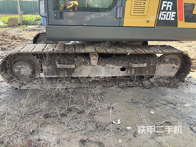 单侧履带整体(整机外观) 单侧履带整体(整机外观)