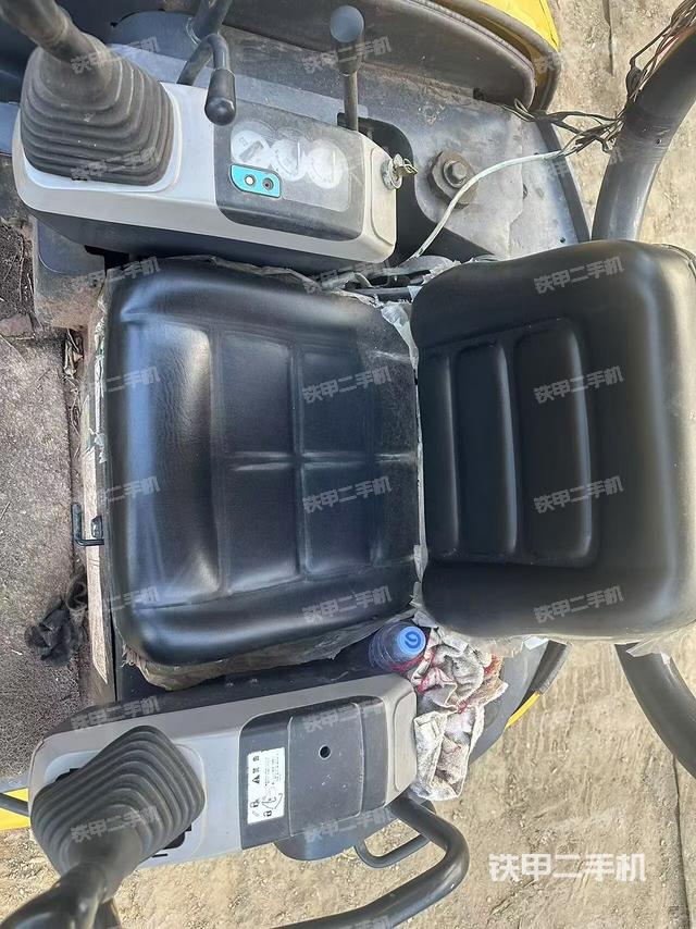 駕駛室整體(整機外觀) 駕駛室整體(整機外觀)