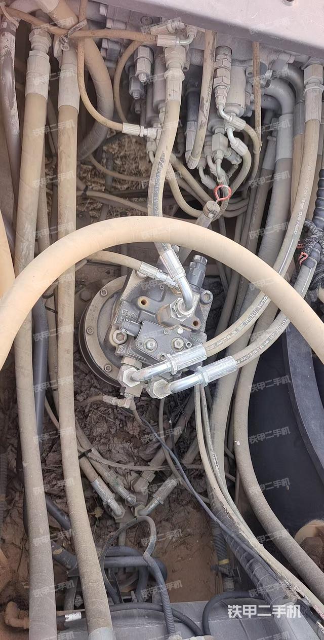 回轉(zhuǎn)馬達(dá)和主控閥(整機(jī)外觀) 回轉(zhuǎn)馬達(dá)和主控閥(整機(jī)外觀)