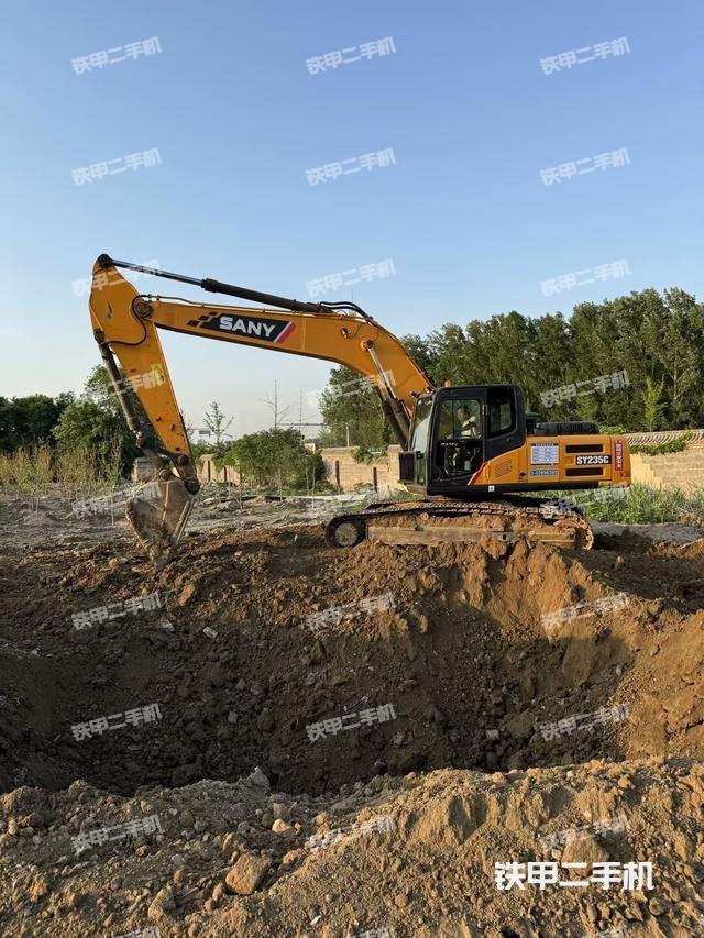 三一重工SY235C挖掘机