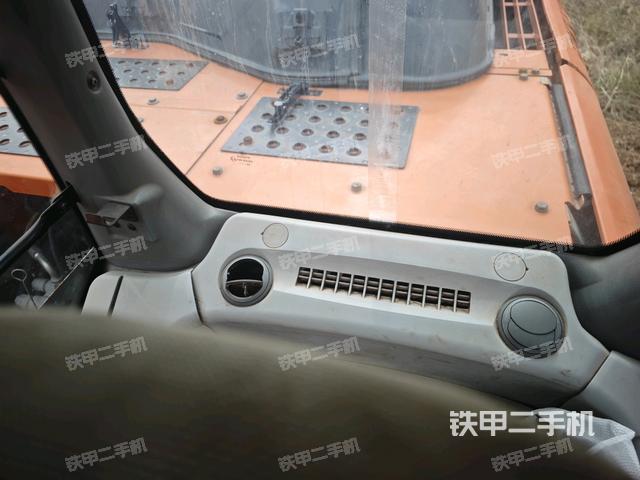 座椅左側(cè)控制臺(tái)/音響/含左手柄(駕駛室部分) 座椅左側(cè)控制臺(tái)/音響/含左手柄(駕駛室部分)