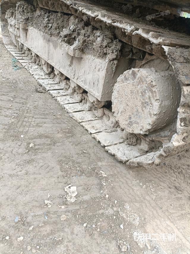 单侧履带整体(整机外观) 单侧履带整体(整机外观)