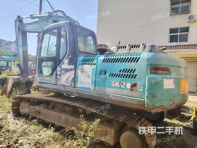 驾驶室整体(整机外观) 驾驶室整体(整机外观)