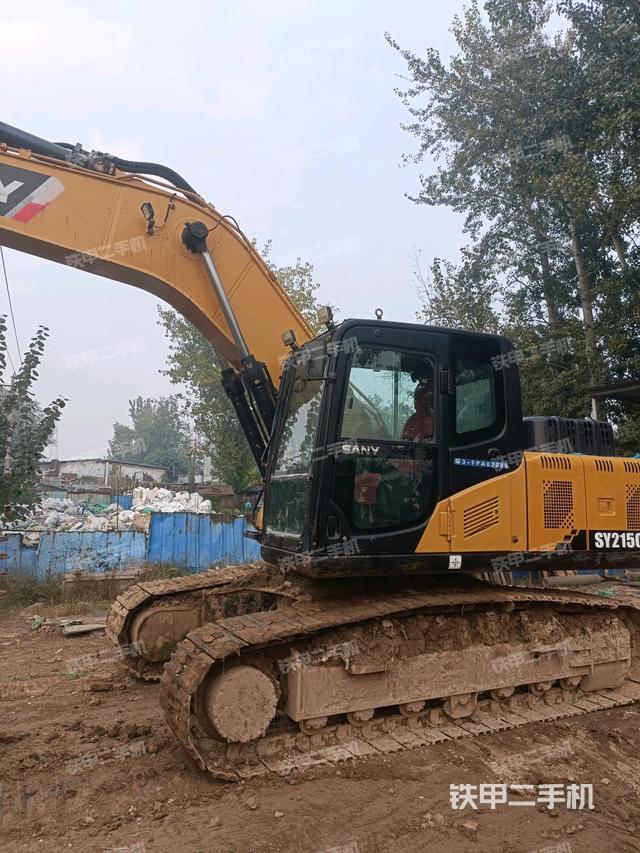 驾驶室顶部(整机外观) 驾驶室顶部(整机外观)