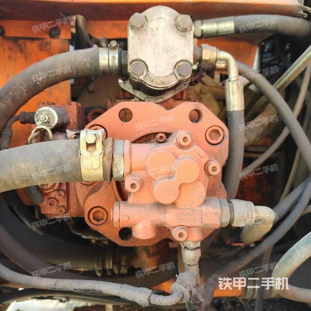 液壓泵艙室正面整體(整機(jī)外觀) 液壓泵艙室正面整體(整機(jī)外觀)