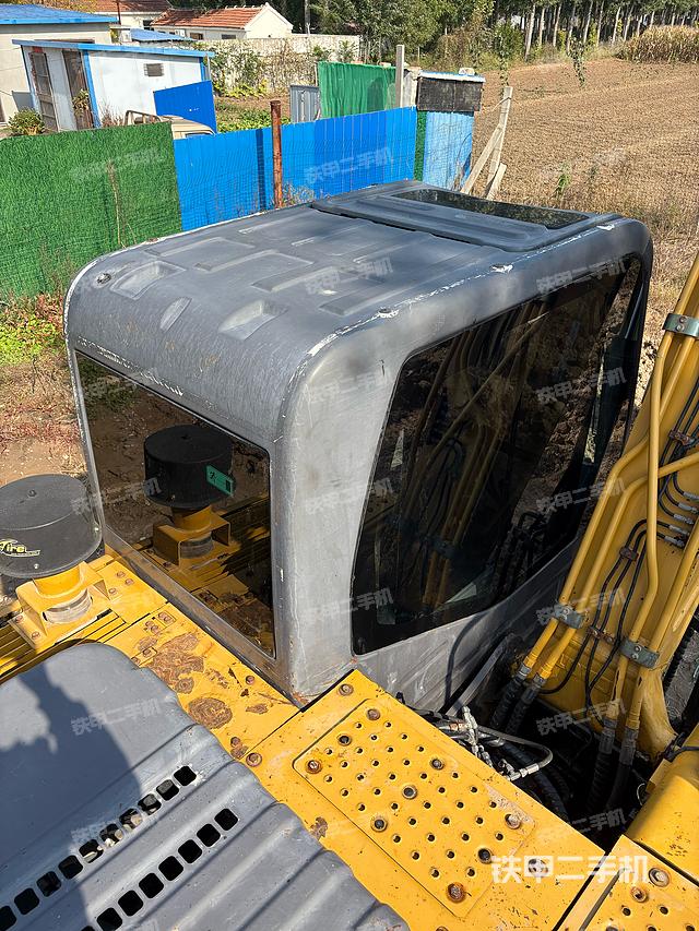 驾驶室顶部(整机外观) 驾驶室顶部(整机外观)