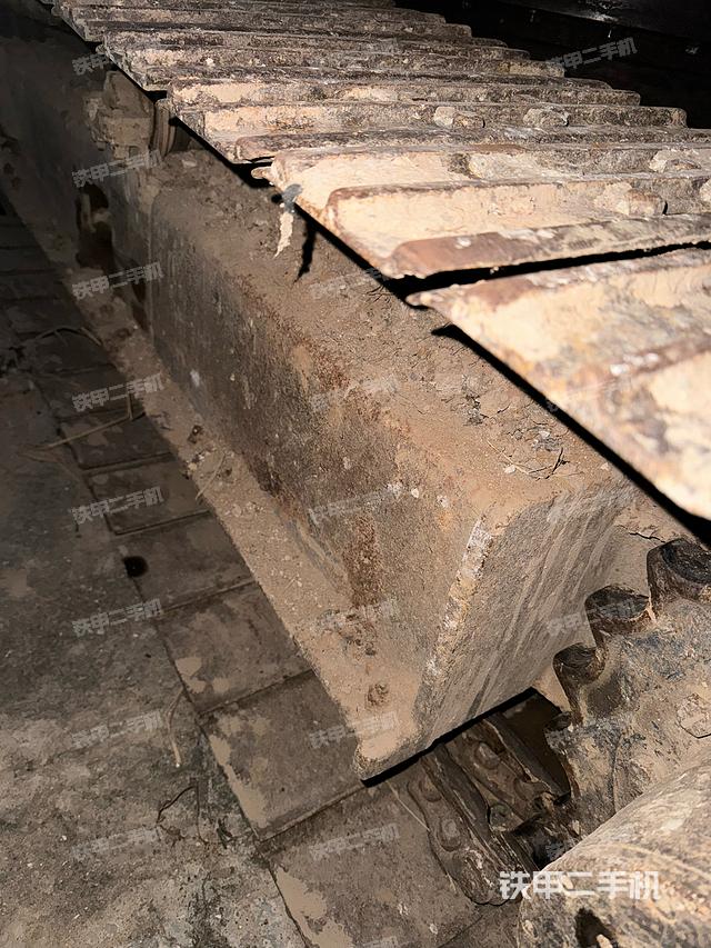 单侧履带整体(整机外观) 单侧履带整体(整机外观)