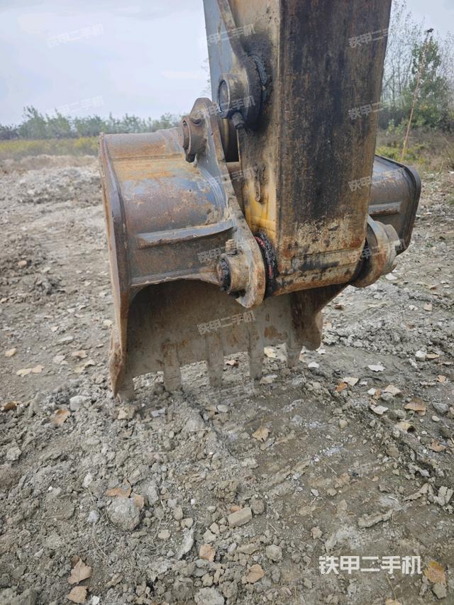 驾驶室顶部(整机外观) 驾驶室顶部(整机外观)