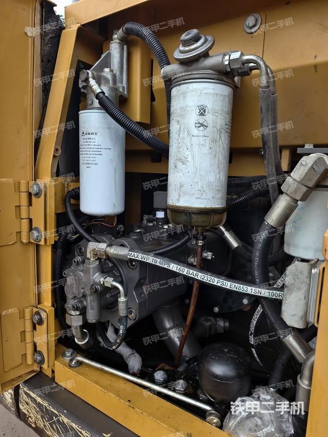 液壓泵艙室正面整體（整機(jī)外觀）