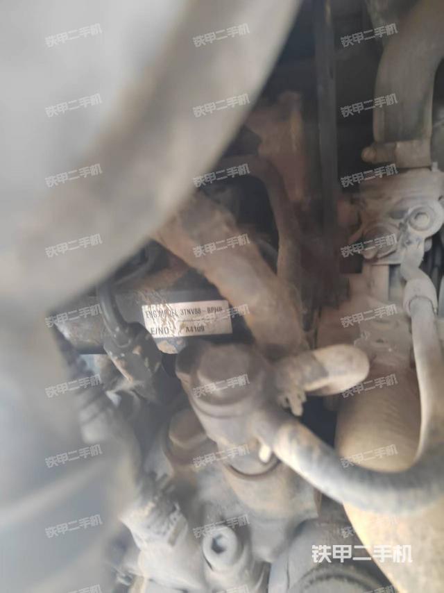 回转马达和主控阀（整机外观）