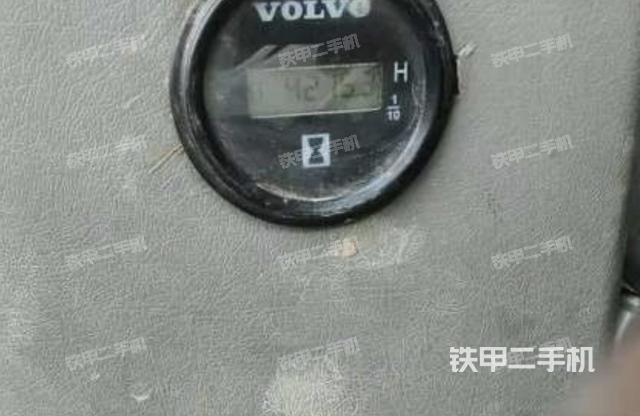 駕駛室整體(整機(jī)外觀) 駕駛室整體(整機(jī)外觀)