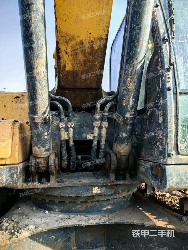 大臂油缸整體?豎拍(工作和回轉(zhuǎn)裝置) 大臂油缸整體?豎拍(工作和回轉(zhuǎn)裝置)