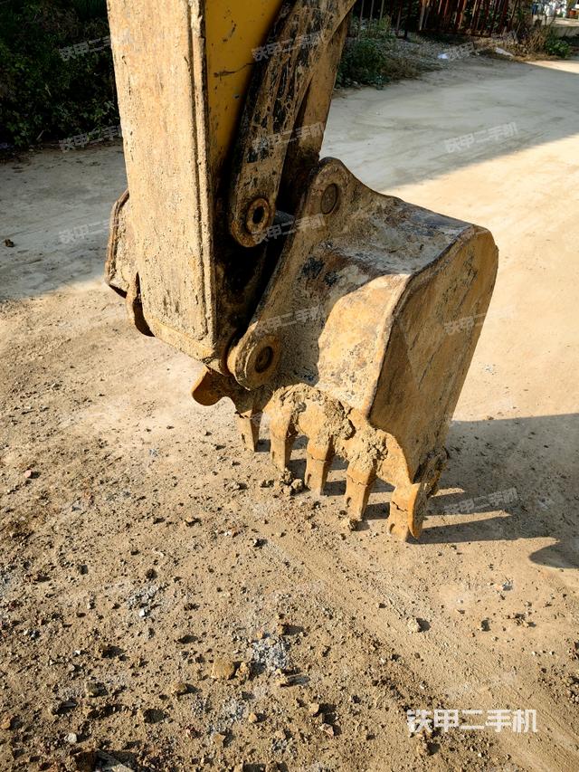 鏟斗45度(工作和回轉(zhuǎn)裝置) 鏟斗45度(工作和回轉(zhuǎn)裝置)