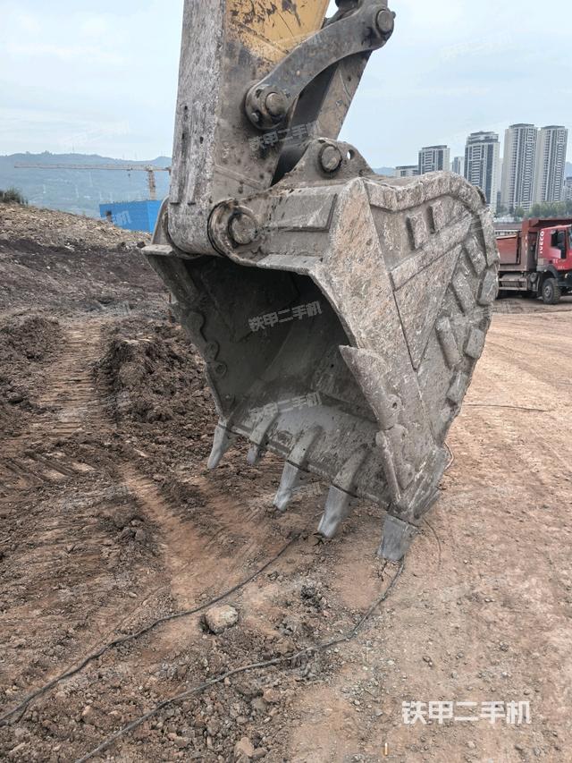 小臂整体左后(工作和回转装置) 小臂整体左后(工作和回转装置)