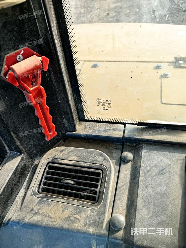 后窗玻璃角標(biāo)(駕駛室部分) 后窗玻璃角標(biāo)(駕駛室部分)