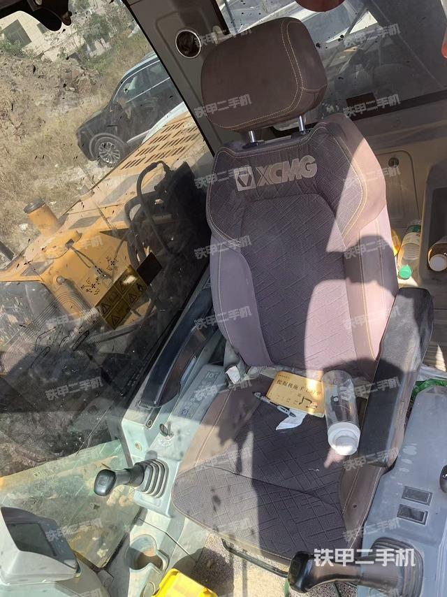 駕駛室整體(整機(jī)外觀) 駕駛室整體(整機(jī)外觀)