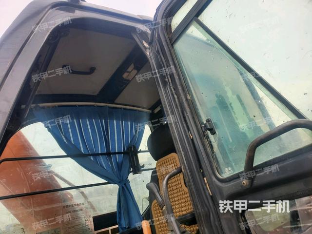 顶棚整体(驾驶室部分) 顶棚整体(驾驶室部分)