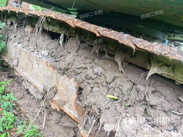 單側(cè)履帶整體(整機(jī)外觀) 單側(cè)履帶整體(整機(jī)外觀)