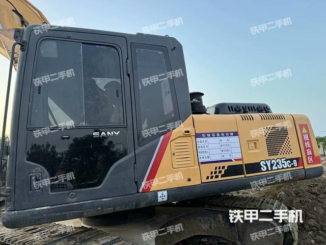 驾驶室顶部(整机外观) 驾驶室顶部(整机外观)