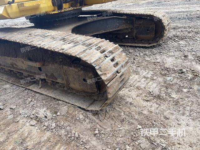 单侧履带整体(整机外观) 单侧履带整体(整机外观)