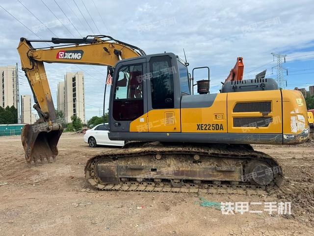 徐工XE200DA挖掘机
