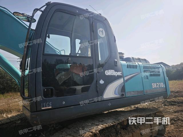 駕駛室左前45度(駕駛室部分) 駕駛室左前45度(駕駛室部分)