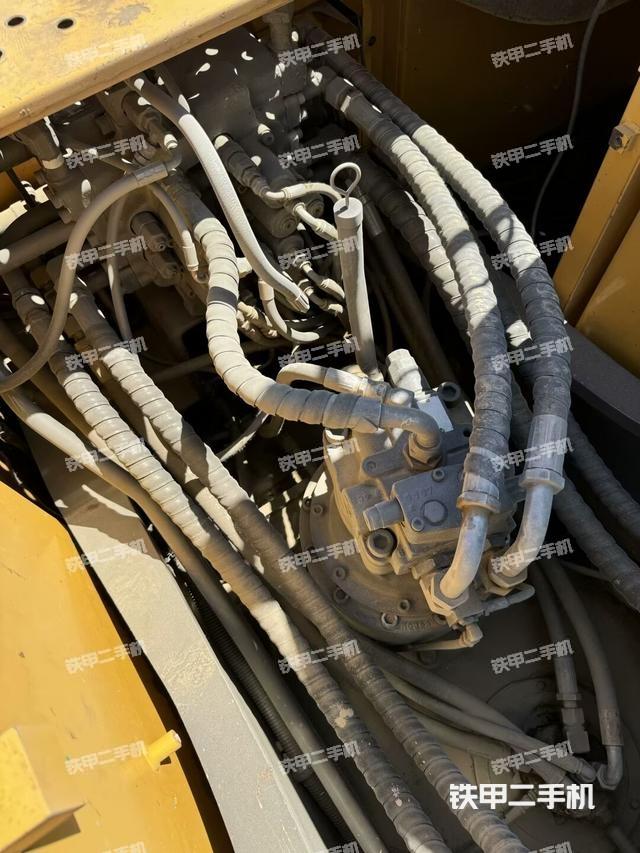 回轉(zhuǎn)馬達(dá)和主控閥(整機(jī)外觀) 回轉(zhuǎn)馬達(dá)和主控閥(整機(jī)外觀)