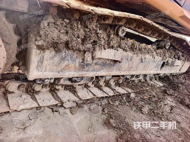 单侧履带整体(整机外观) 单侧履带整体(整机外观)