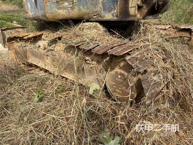 單側(cè)履帶整體(整機(jī)外觀) 單側(cè)履帶整體(整機(jī)外觀)