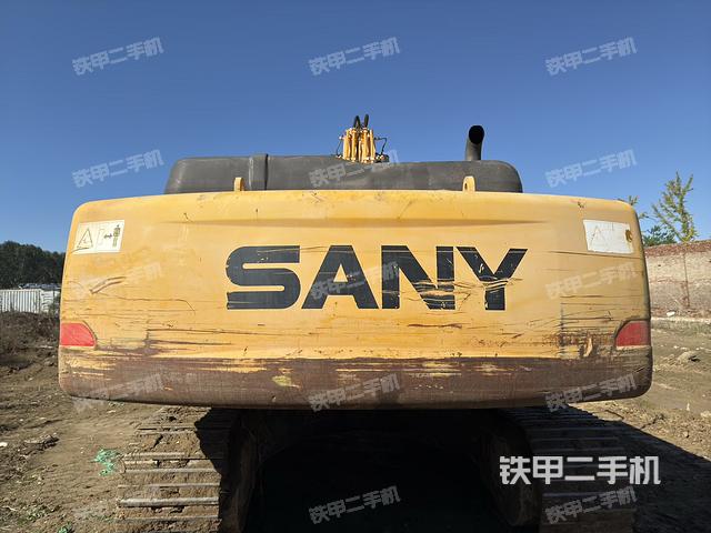 驾驶室顶部(整机外观) 驾驶室顶部(整机外观)