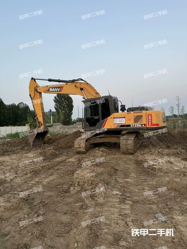 三一重工SY235C挖掘机