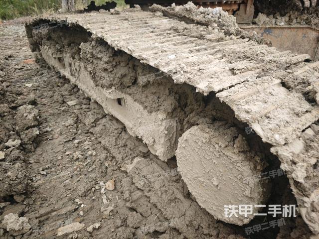 单侧履带整体(整机外观) 单侧履带整体(整机外观)