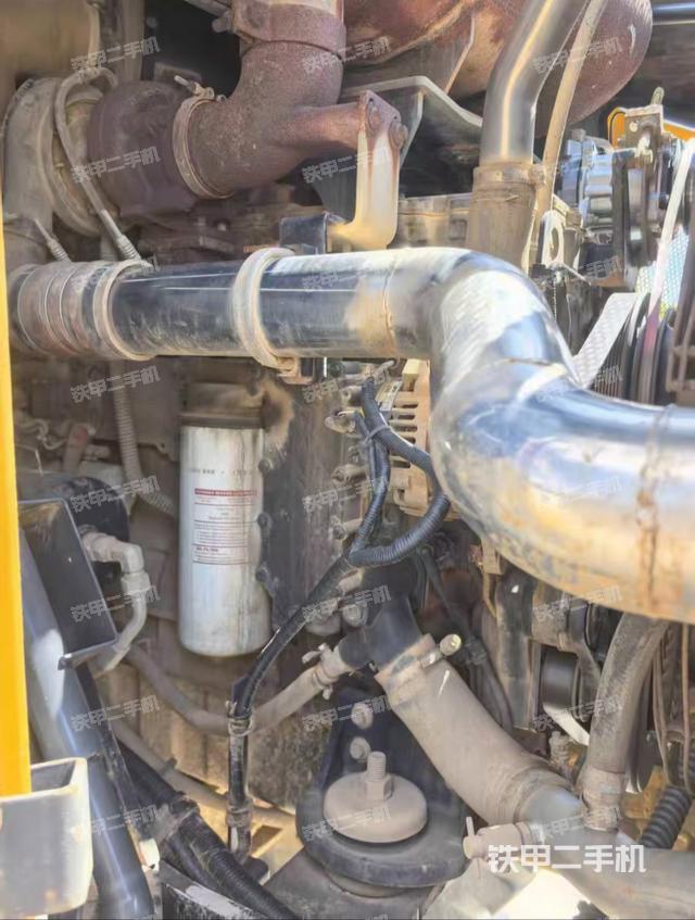 发动机左侧(整机外观及大件) 发动机左侧(整机外观及大件)