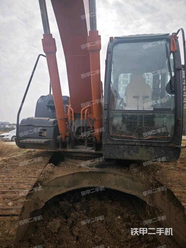 大臂根部?斜視(工作和回轉(zhuǎn)裝置) 大臂根部?斜視(工作和回轉(zhuǎn)裝置)