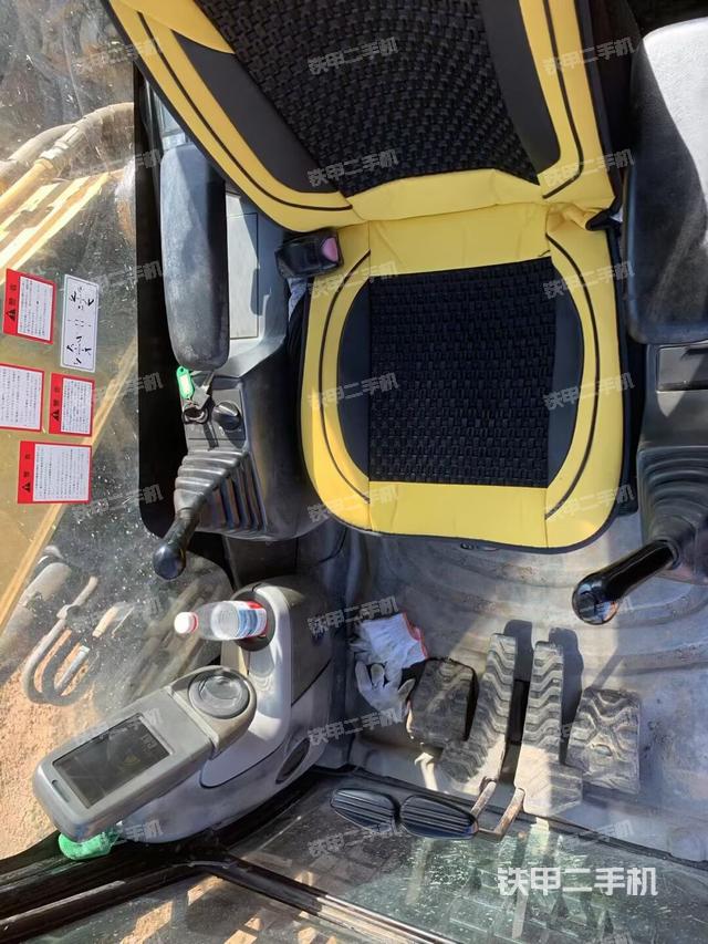 驾驶室整体(整机外观) 驾驶室整体(整机外观)