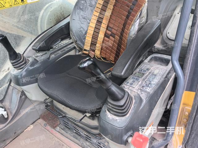 座椅后部(驾驶室部分) 座椅后部(驾驶室部分)