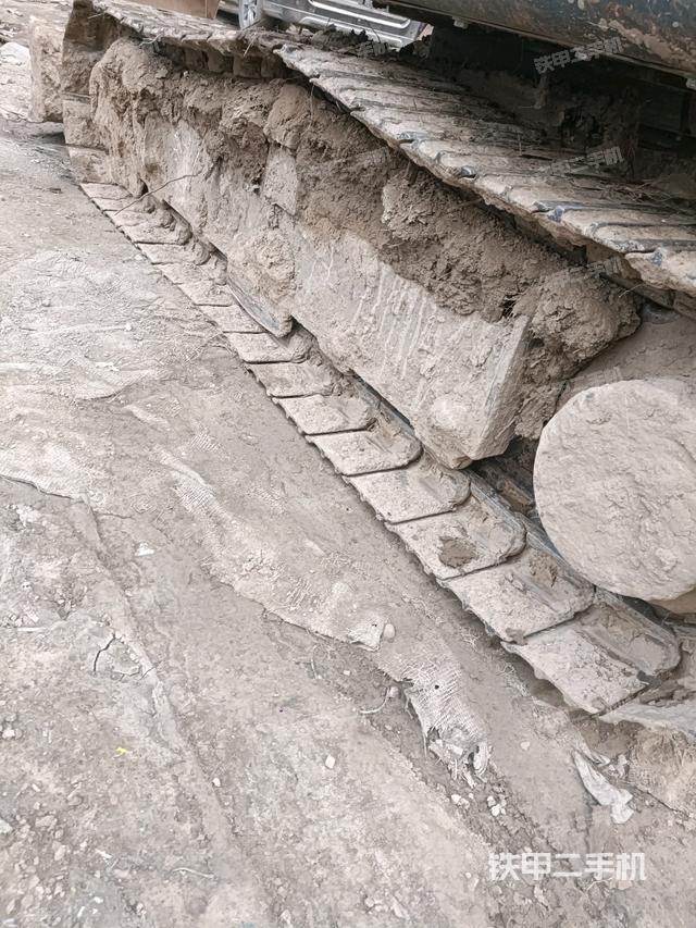 单侧履带整体(整机外观) 单侧履带整体(整机外观)