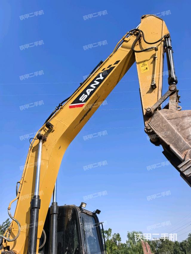 大臂整体 右侧(工作和回转装置) 大臂整体 右侧(工作和回转装置)