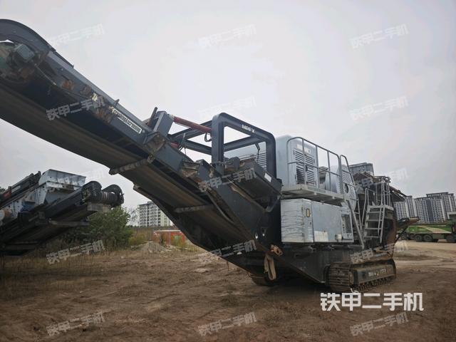 國(guó)產(chǎn)移動(dòng)破700*1000顎式破移動(dòng)破碎站