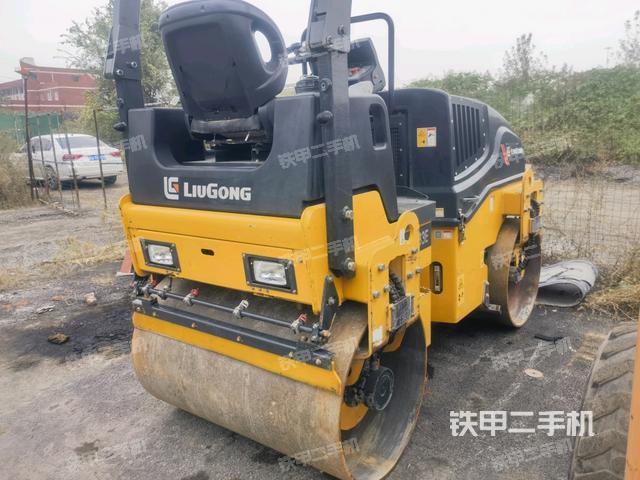 整机右后45°（设备外观及核心部件）