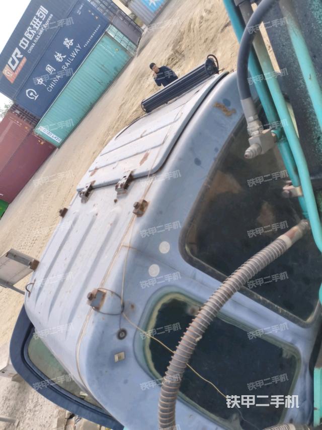 駕駛室頂部(整機外觀) 駕駛室頂部(整機外觀)