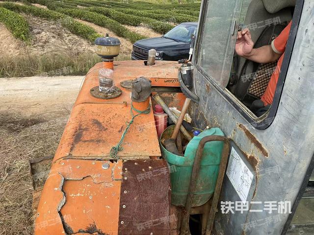 回轉(zhuǎn)馬達(dá)和主控閥(整機(jī)外觀) 回轉(zhuǎn)馬達(dá)和主控閥(整機(jī)外觀)