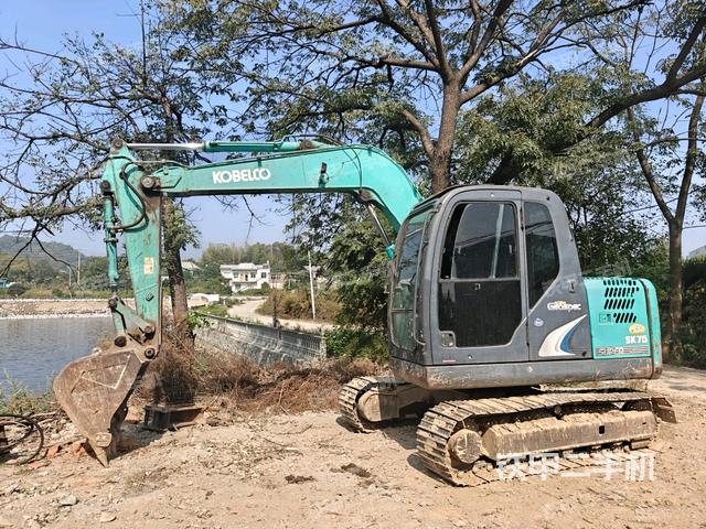 神鋼SK75-8挖掘機