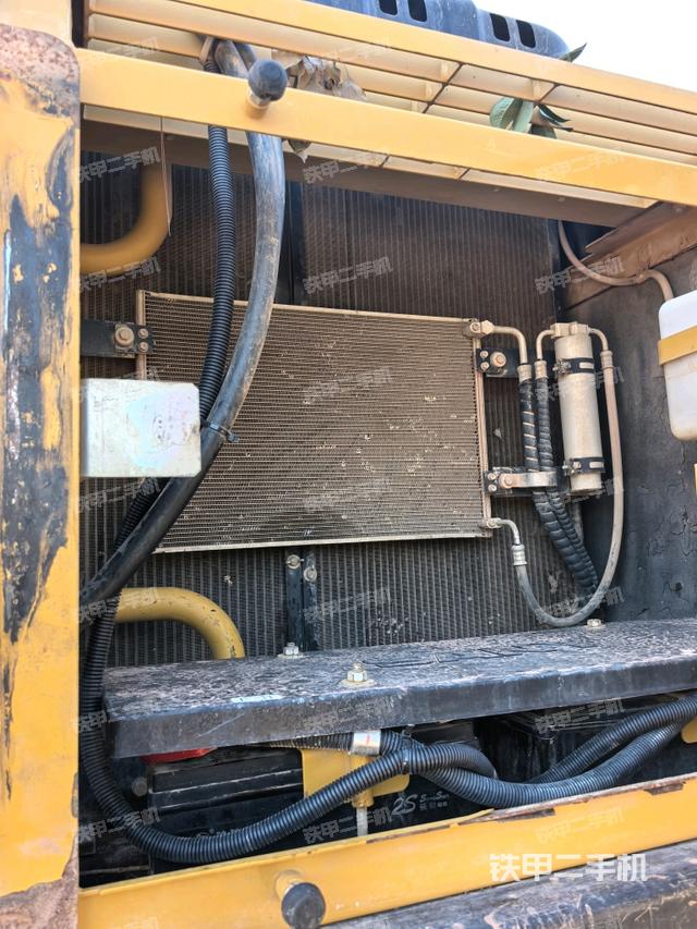 散热器正面(大件舱室) 散热器正面(大件舱室)