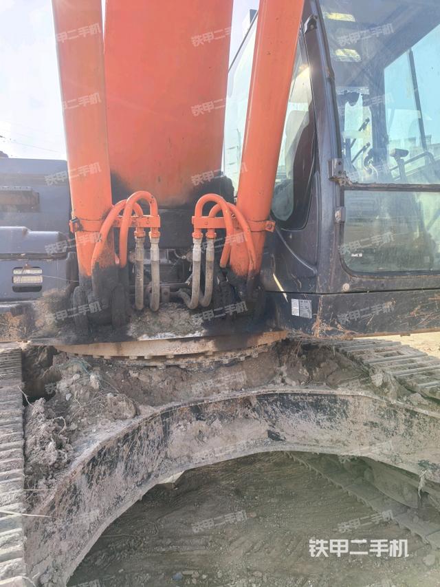 大臂油缸整體?豎拍(工作和回轉(zhuǎn)裝置) 大臂油缸整體?豎拍(工作和回轉(zhuǎn)裝置)