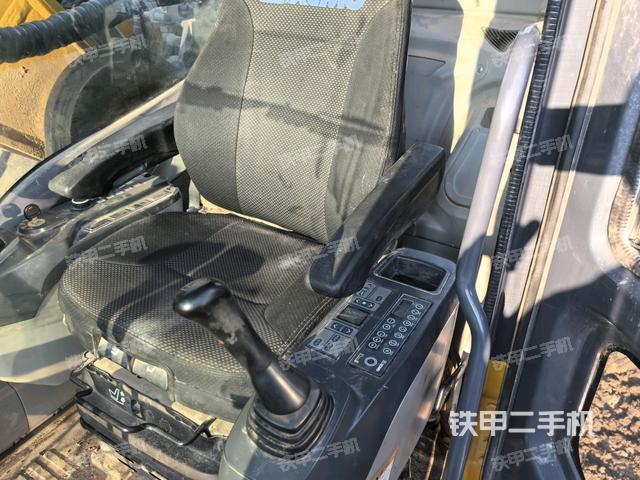 座椅右侧控制台/钥匙门/油门/含右手柄（驾驶室部分）