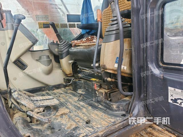 后窗玻璃角标(驾驶室部分) 后窗玻璃角标(驾驶室部分)