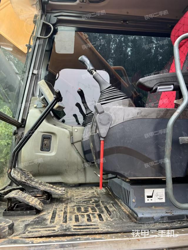 驾驶室整体(整机外观) 驾驶室整体(整机外观)