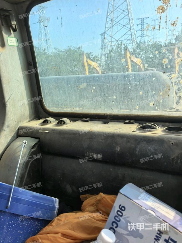 后窗玻璃角标(驾驶室部分) 后窗玻璃角标(驾驶室部分)